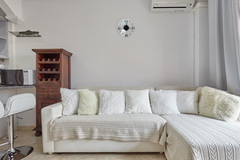 Lenas Apartments Pedro Lorca Торевиеха Екстериор снимка
